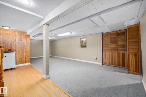 10405 Glenora Crescent, Edmonton, AB - Indoor