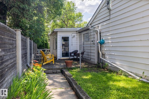 10405 Glenora Crescent, Edmonton, AB - Outdoor With Exterior