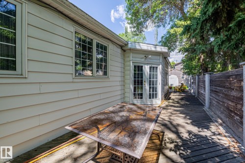 10405 Glenora Crescent, Edmonton, AB - Outdoor With Exterior