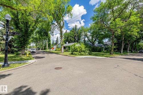 10405 Glenora Crescent, Edmonton, AB - Outdoor