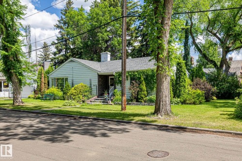 10405 Glenora Crescent, Edmonton, AB - Outdoor