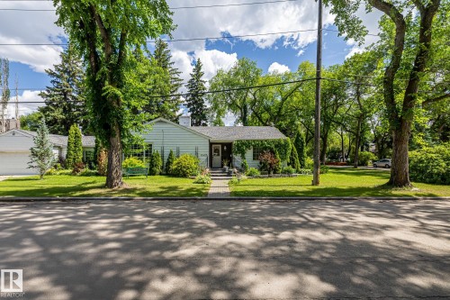 10405 Glenora Crescent, Edmonton, AB - Outdoor