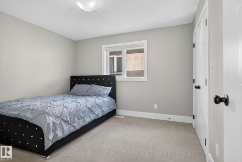 527 Albany Way, Edmonton, AB - Indoor Photo Showing Bedroom