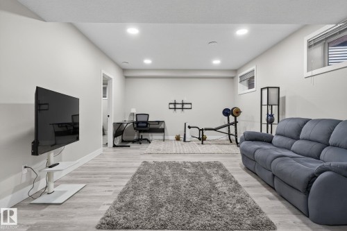 527 Albany Way, Edmonton, AB - Indoor
