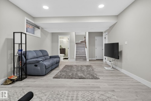 527 Albany Way, Edmonton, AB - Indoor