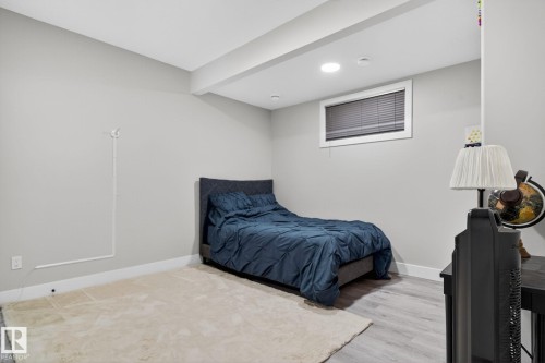 527 Albany Way, Edmonton, AB - Indoor Photo Showing Bedroom