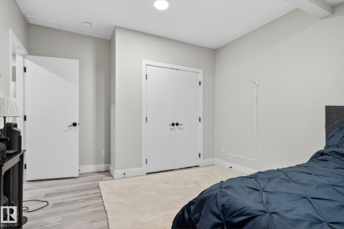 527 Albany Way, Edmonton, AB - Indoor Photo Showing Bedroom