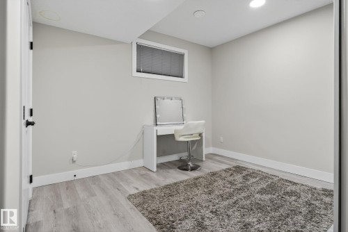 527 Albany Way, Edmonton, AB - Indoor Photo Showing Other Room
