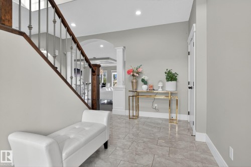 527 Albany Way, Edmonton, AB - Indoor Photo Showing Other Room