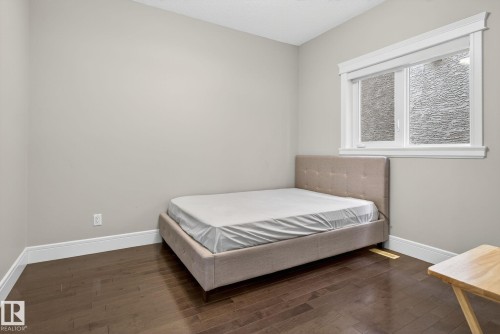 527 Albany Way, Edmonton, AB - Indoor Photo Showing Bedroom