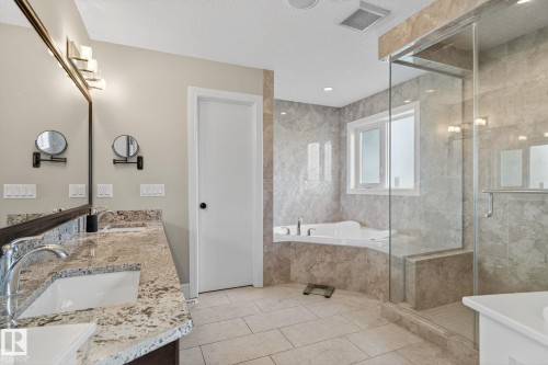 527 Albany Way, Edmonton, AB - Indoor Photo Showing Bathroom