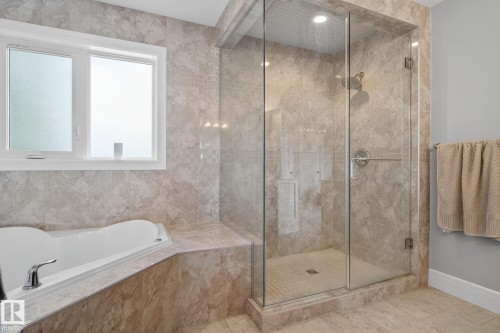 527 Albany Way, Edmonton, AB - Indoor Photo Showing Bathroom