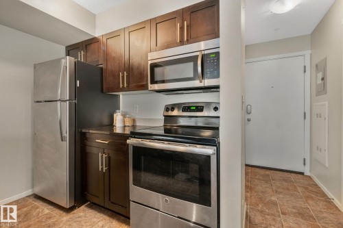 210 5804 Mullen Place, Edmonton, AB - Indoor Photo Showing Kitchen