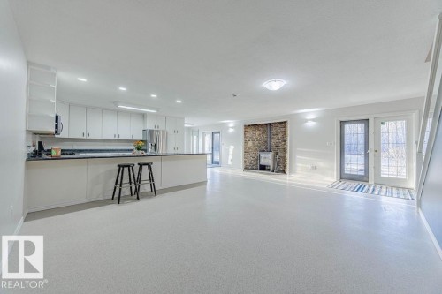 54224 Hwy 633, Rural Lac Ste. Anne County, AB - Indoor