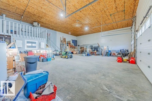 54224 Hwy 633, Rural Lac Ste. Anne County, AB - Indoor Photo Showing Garage