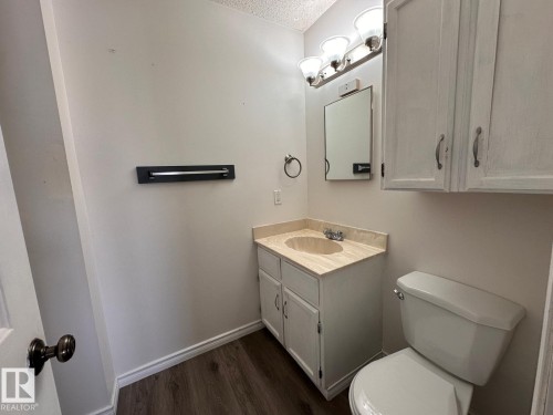 2014 46 Street, Edmonton, AB - Indoor Photo Showing Bathroom