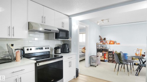 4337 21 Avenue, Edmonton, AB - Indoor Photo Showing Kitchen