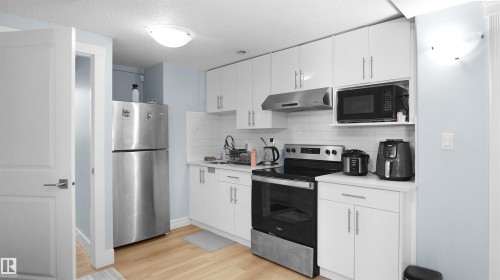 4337 21 Avenue, Edmonton, AB - Indoor Photo Showing Kitchen