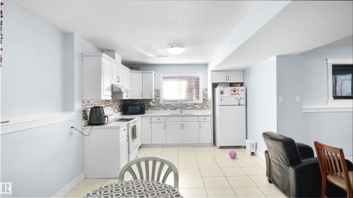 4337 21 Avenue, Edmonton, AB - Indoor Photo Showing Kitchen