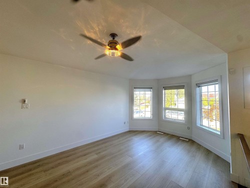 4337 21 Avenue, Edmonton, AB - Indoor Photo Showing Other Room