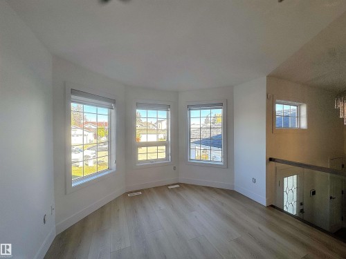 4337 21 Avenue, Edmonton, AB - Indoor Photo Showing Other Room