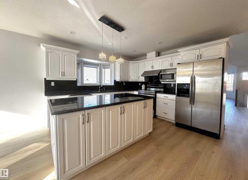 4337 21 Avenue, Edmonton, AB - Indoor Photo Showing Kitchen