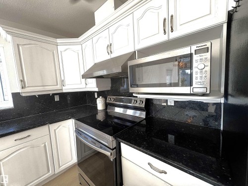 4337 21 Avenue, Edmonton, AB - Indoor Photo Showing Kitchen
