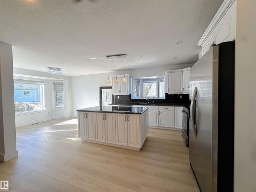 4337 21 Avenue, Edmonton, AB - Indoor Photo Showing Kitchen