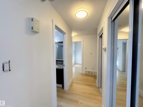 4337 21 Avenue, Edmonton, AB - Indoor Photo Showing Other Room