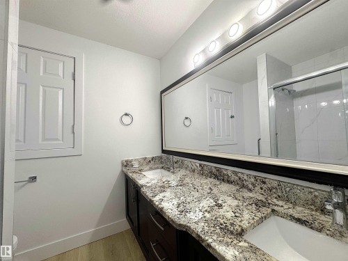 4337 21 Avenue, Edmonton, AB - Indoor Photo Showing Bathroom