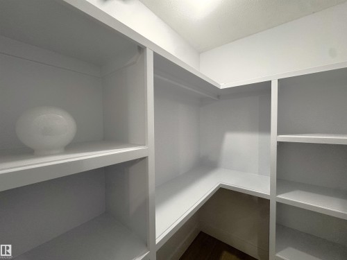 4337 21 Avenue, Edmonton, AB - Indoor With Storage