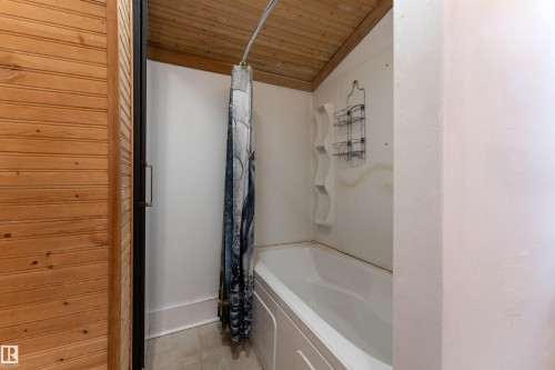 12018 95 Street, Edmonton, AB - Indoor Photo Showing Bathroom