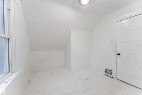 12018 95 Street, Edmonton, AB - Indoor Photo Showing Other Room