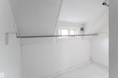 12018 95 Street, Edmonton, AB - Indoor