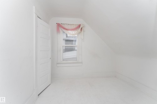 12018 95 Street, Edmonton, AB - Indoor Photo Showing Other Room