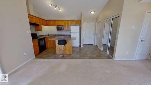 1423 330 Clareview Station Drive, Edmonton, AB - Indoor Photo Showing Kitchen