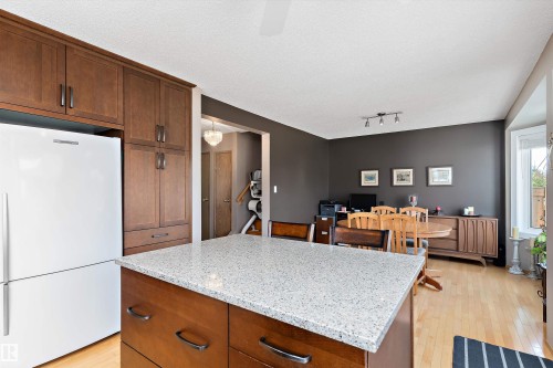 6562 158 Avenue, Edmonton, AB - Indoor Photo Showing Kitchen