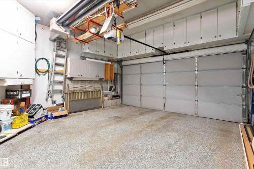 6562 158 Avenue, Edmonton, AB - Indoor Photo Showing Garage