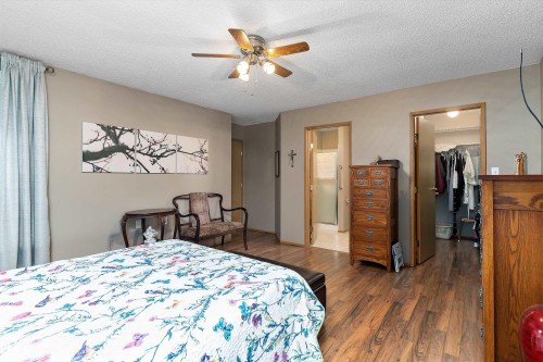 6562 158 Avenue, Edmonton, AB - Indoor Photo Showing Bedroom