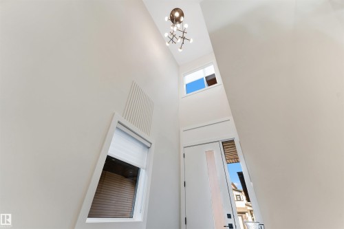 7663 Kimiwan Crescent, Edmonton, AB - Indoor Photo Showing Other Room