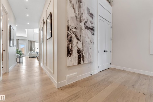 7663 Kimiwan Crescent, Edmonton, AB - Indoor Photo Showing Other Room