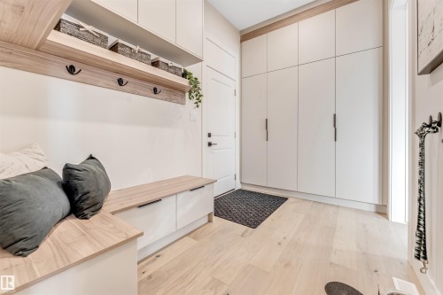 7663 Kimiwan Crescent, Edmonton, AB - Indoor