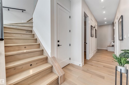 7663 Kimiwan Crescent, Edmonton, AB - Indoor Photo Showing Other Room