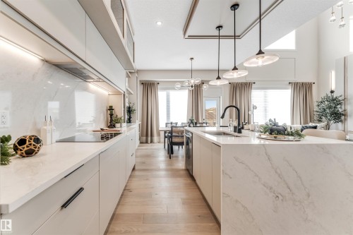 7663 Kimiwan Crescent, Edmonton, AB - Indoor Photo Showing Kitchen With Upgraded Kitchen