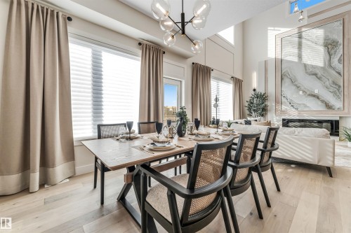 7663 Kimiwan Crescent, Edmonton, AB - Indoor Photo Showing Dining Room