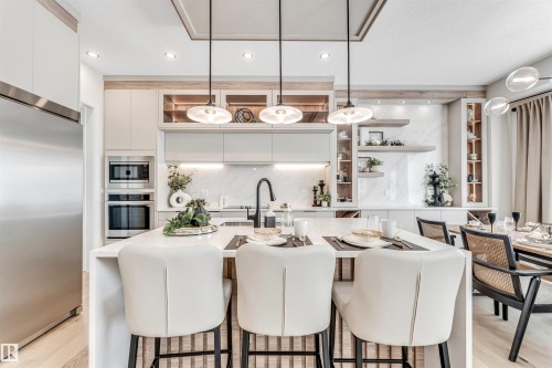 7663 Kimiwan Crescent, Edmonton, AB - Indoor Photo Showing Kitchen With Upgraded Kitchen