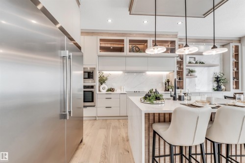7663 Kimiwan Crescent, Edmonton, AB - Indoor Photo Showing Kitchen With Upgraded Kitchen