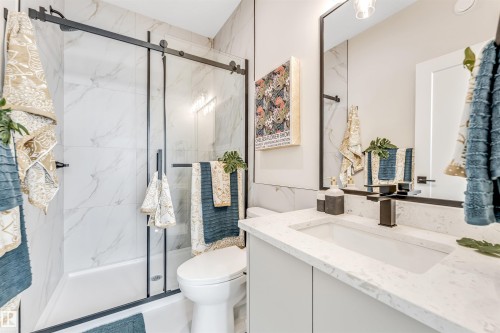 7663 Kimiwan Crescent, Edmonton, AB - Indoor Photo Showing Bathroom