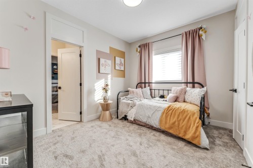 7663 Kimiwan Crescent, Edmonton, AB - Indoor Photo Showing Bedroom