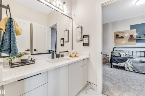 7663 Kimiwan Crescent, Edmonton, AB - Indoor Photo Showing Bathroom